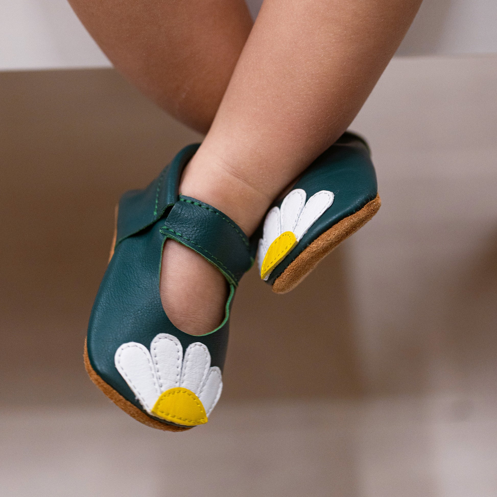 Zapatos para bebés Margaritas Verde – MINIMOX - Main Image