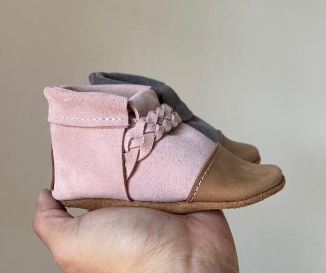 Botines Filomena en Palo Rosa y Camel